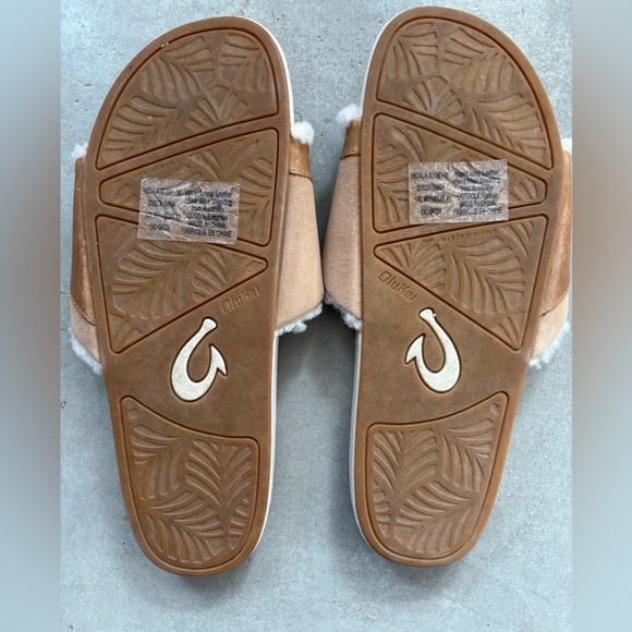 Olukai Hō‘ala Slide Shearling Sandal - Picture 12 of 13